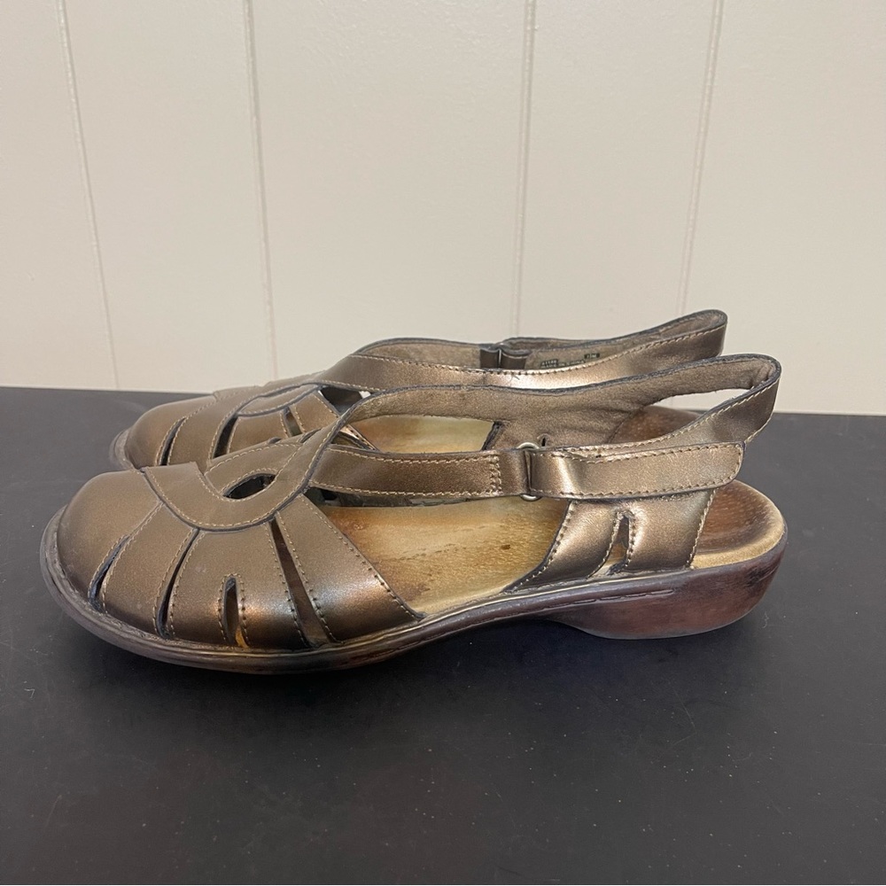 Clarks Bendables Leather Closed Toe Slingback Com… - image 1